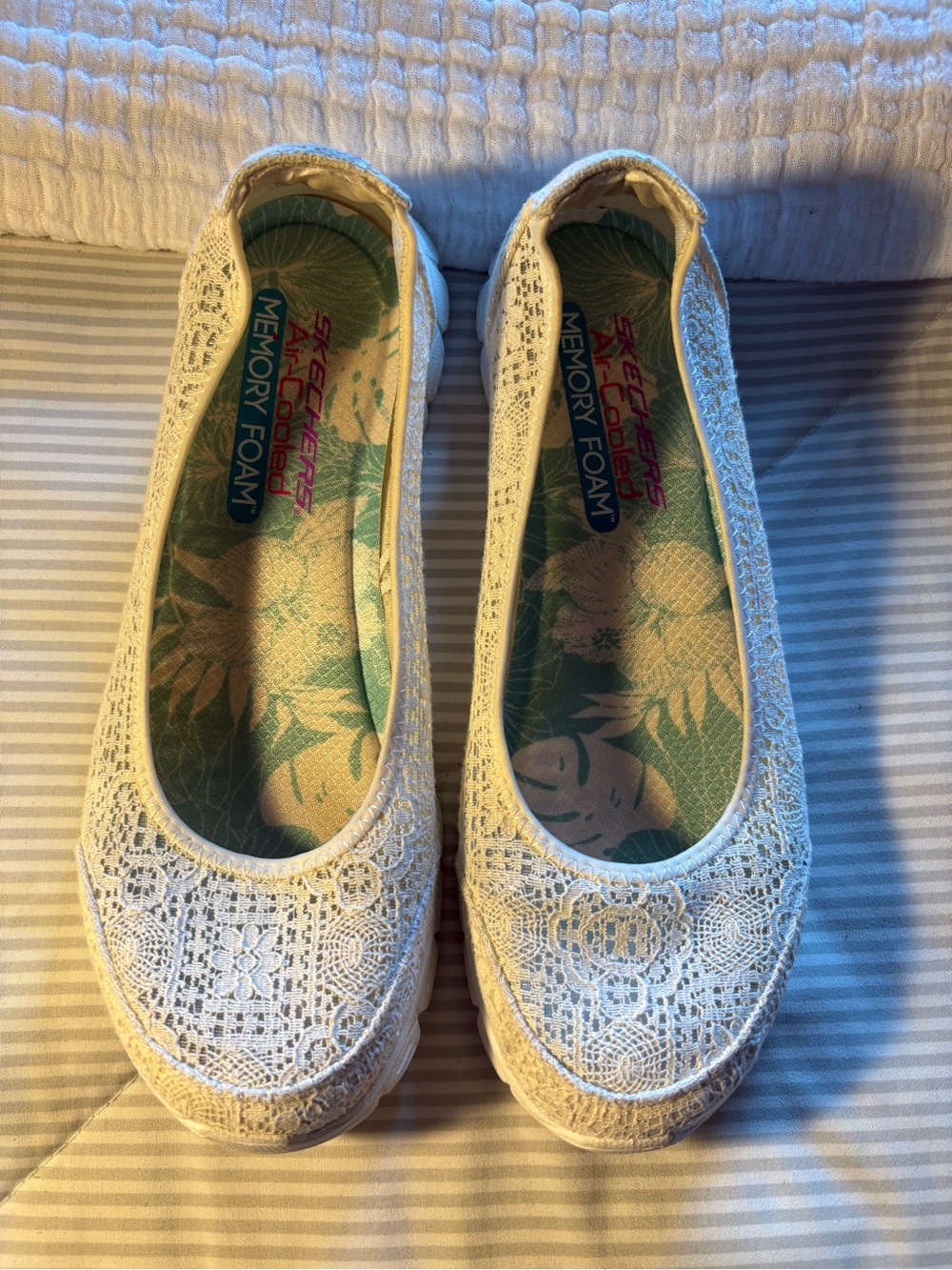Skechers Sweet pea White Lace Memory Foam Slip-ons.